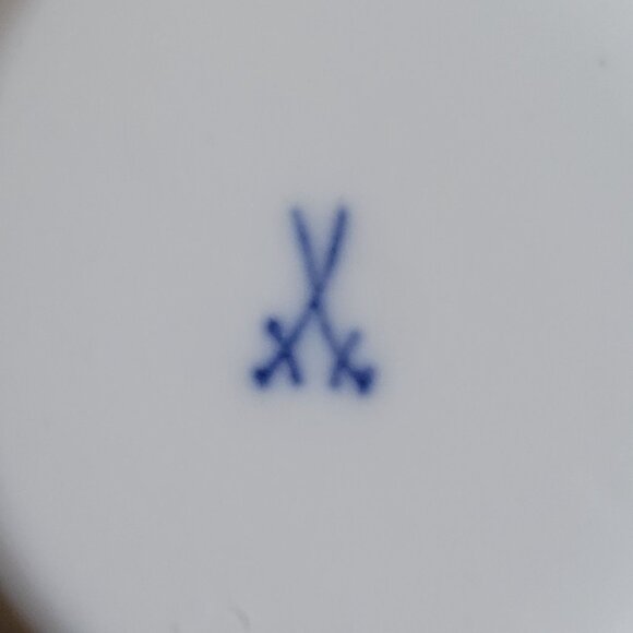 Vintage Meissen Scattered Flowers Porcelain Saucer With Gold Trim - Picture 4 of 4